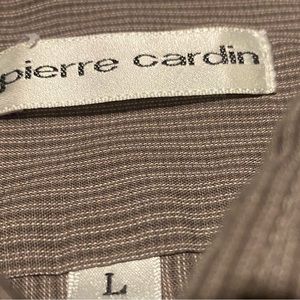 I’m selling this Pierre Cardin short sleeve button down shirt for $20